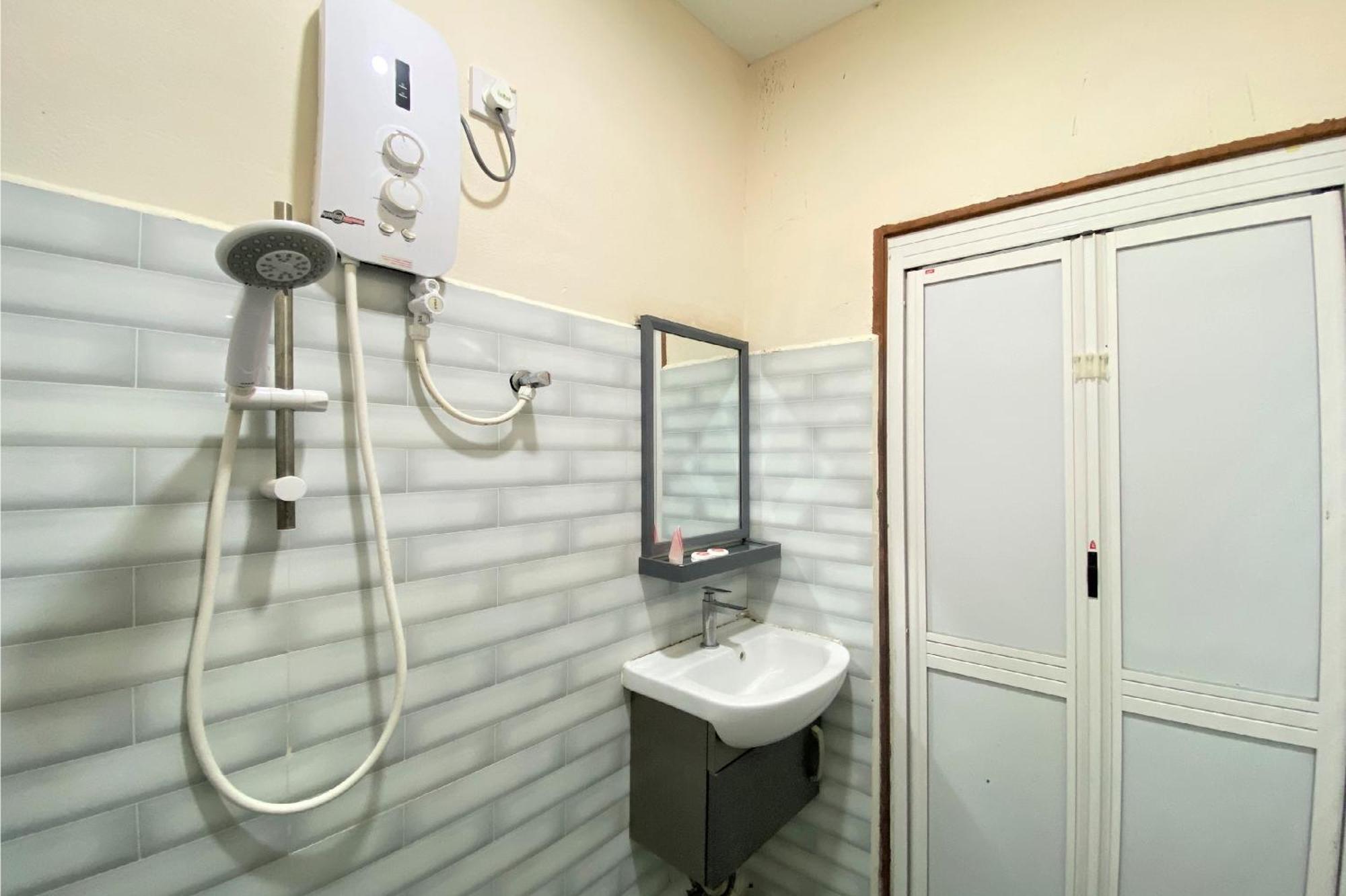 Oyo 90205 Bayu Sintok Motel Changlun Dış mekan fotoğraf