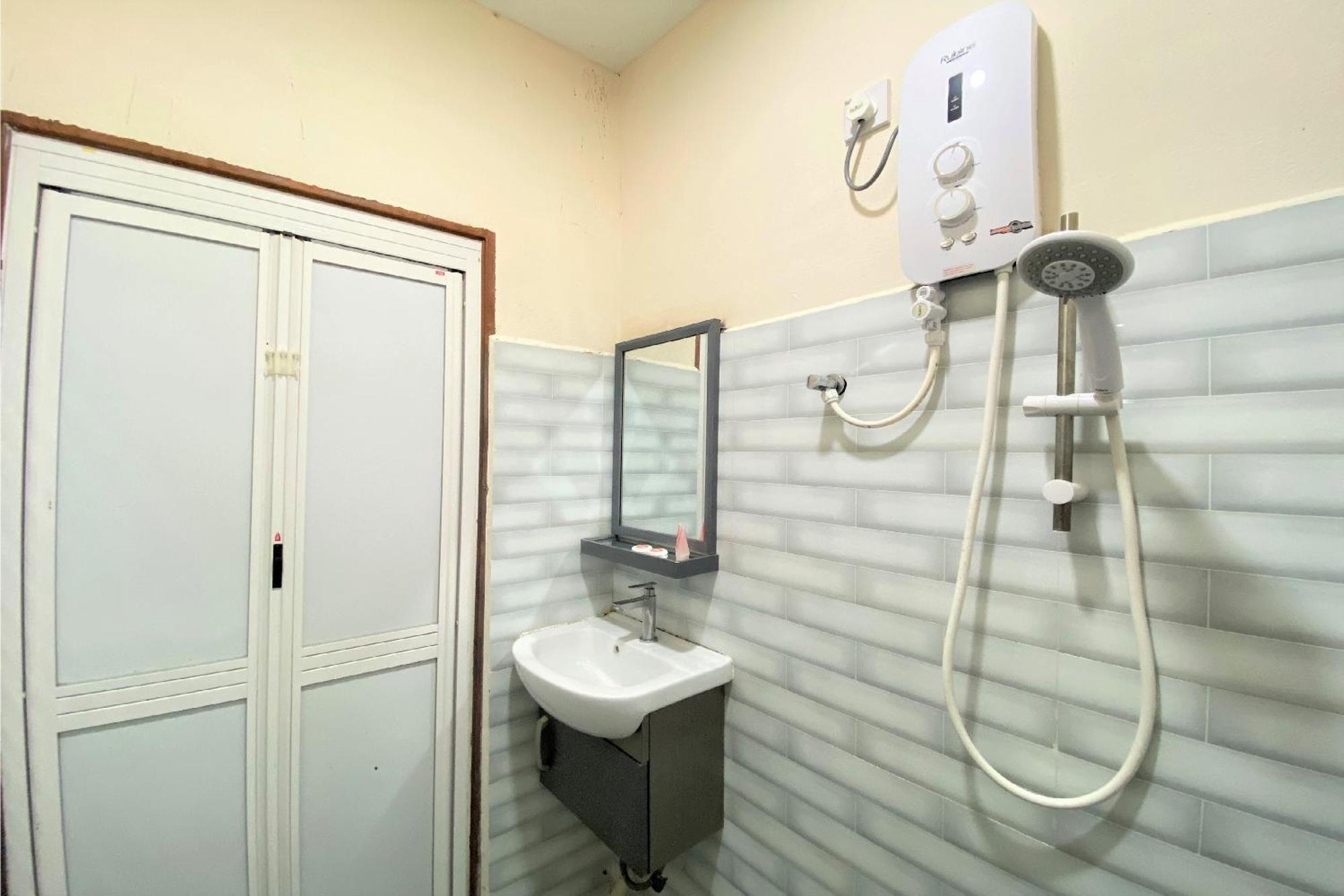 Oyo 90205 Bayu Sintok Motel Changlun Dış mekan fotoğraf